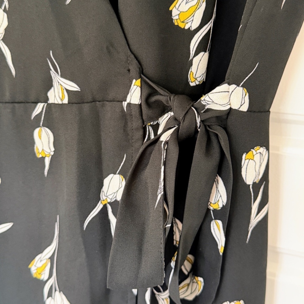 Banana Republic Factory Work Wrap Dress, Black/White/Yellow Floral, Size 10 - Picture 4 of 11